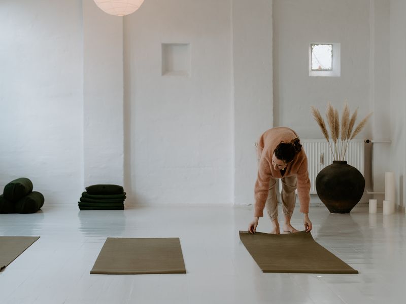 Hos samavesayoga tilbyder vi yoga for alle. Vi er beliggende i Århus, med deltagere fra hele omegnen, herunder Højbjerg, Viby og Risskov.