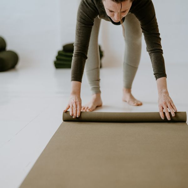 Vi har gratis prøvetimer til Yin Yoga hos Samavesayoga. Træn at give slip på krop, åndedræt og sind hos os! Vi er beliggende i Århus, med kunder fra blandt andet Højbjergm Viby og Risskov.